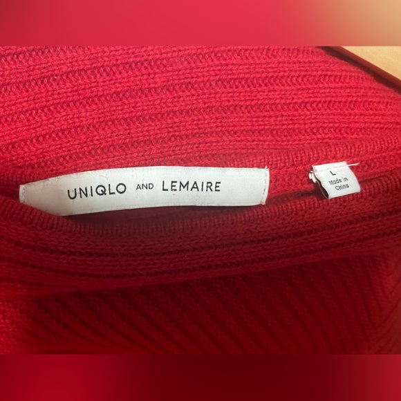 Women red wool and Cashmere  sweater sizes large, red Christmas sweater large. - Picture 8 of 9